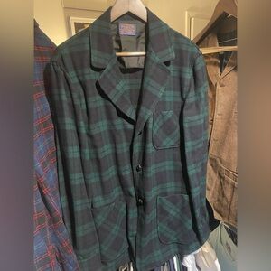 FINAL MARKDOWN—VINTAGE Pendleton wool jacket, Size L
Classic style on a budget